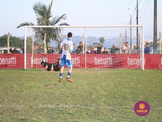 
<a style='margin-left: 5px;' class='btn btn-xs btn-social btn-facebook' href='https://www.facebook.com/sharer/sharer.php?u=https://www.boladovale.com.br/imgs/800-800-90/conteudo/fotos/1629/img4173.jpg' rel='popup' data-width='500' data-height='400'><i class='fa fa-facebook'></i>Compartilhar <span class='hidden-xs'>no Facebook</span>
</a> 
<a class='btn btn-default btn-xs' target='_blank' href='imgs/800-800-90/conteudo/fotos/1629/img4173.jpg'>
<span class='glyphicon glyphicon-cloud-download'></span> Salvar
</a> 
<span></span>