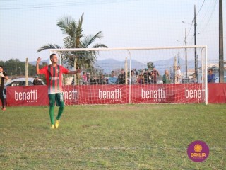 
<a style='margin-left: 5px;' class='btn btn-xs btn-social btn-facebook' href='https://www.facebook.com/sharer/sharer.php?u=https://www.boladovale.com.br/imgs/800-800-90/conteudo/fotos/1629/img4184.jpg' rel='popup' data-width='500' data-height='400'><i class='fa fa-facebook'></i>Compartilhar <span class='hidden-xs'>no Facebook</span>
</a> 
<a class='btn btn-default btn-xs' target='_blank' href='imgs/800-800-90/conteudo/fotos/1629/img4184.jpg'>
<span class='glyphicon glyphicon-cloud-download'></span> Salvar
</a> 
<span></span>