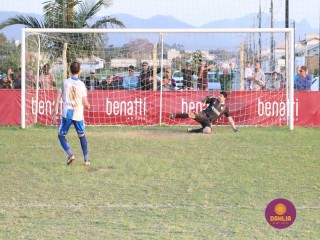 
<a style='margin-left: 5px;' class='btn btn-xs btn-social btn-facebook' href='https://www.facebook.com/sharer/sharer.php?u=https://www.boladovale.com.br/imgs/800-800-90/conteudo/fotos/1629/img4196.jpg' rel='popup' data-width='500' data-height='400'><i class='fa fa-facebook'></i>Compartilhar <span class='hidden-xs'>no Facebook</span>
</a> 
<a class='btn btn-default btn-xs' target='_blank' href='imgs/800-800-90/conteudo/fotos/1629/img4196.jpg'>
<span class='glyphicon glyphicon-cloud-download'></span> Salvar
</a> 
<span></span>