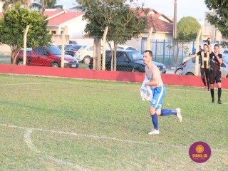 
<a style='margin-left: 5px;' class='btn btn-xs btn-social btn-facebook' href='https://www.facebook.com/sharer/sharer.php?u=https://www.boladovale.com.br/imgs/800-800-90/conteudo/fotos/1629/img4222.jpg' rel='popup' data-width='500' data-height='400'><i class='fa fa-facebook'></i>Compartilhar <span class='hidden-xs'>no Facebook</span>
</a> 
<a class='btn btn-default btn-xs' target='_blank' href='imgs/800-800-90/conteudo/fotos/1629/img4222.jpg'>
<span class='glyphicon glyphicon-cloud-download'></span> Salvar
</a> 
<span></span>