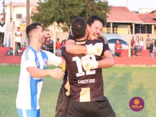 
<a style='margin-left: 5px;' class='btn btn-xs btn-social btn-facebook' href='https://www.facebook.com/sharer/sharer.php?u=https://www.boladovale.com.br/imgs/800-800-90/conteudo/fotos/1629/img4243.jpg' rel='popup' data-width='500' data-height='400'><i class='fa fa-facebook'></i>Compartilhar <span class='hidden-xs'>no Facebook</span>
</a> 
<a class='btn btn-default btn-xs' target='_blank' href='imgs/800-800-90/conteudo/fotos/1629/img4243.jpg'>
<span class='glyphicon glyphicon-cloud-download'></span> Salvar
</a> 
<span></span>