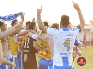 
<a style='margin-left: 5px;' class='btn btn-xs btn-social btn-facebook' href='https://www.facebook.com/sharer/sharer.php?u=https://www.boladovale.com.br/imgs/800-800-90/conteudo/fotos/1629/img4277.jpg' rel='popup' data-width='500' data-height='400'><i class='fa fa-facebook'></i>Compartilhar <span class='hidden-xs'>no Facebook</span>
</a> 
<a class='btn btn-default btn-xs' target='_blank' href='imgs/800-800-90/conteudo/fotos/1629/img4277.jpg'>
<span class='glyphicon glyphicon-cloud-download'></span> Salvar
</a> 
<span></span>