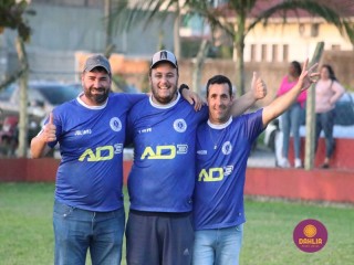 
<a style='margin-left: 5px;' class='btn btn-xs btn-social btn-facebook' href='https://www.facebook.com/sharer/sharer.php?u=https://www.boladovale.com.br/imgs/800-800-90/conteudo/fotos/1629/img4310.jpg' rel='popup' data-width='500' data-height='400'><i class='fa fa-facebook'></i>Compartilhar <span class='hidden-xs'>no Facebook</span>
</a> 
<a class='btn btn-default btn-xs' target='_blank' href='imgs/800-800-90/conteudo/fotos/1629/img4310.jpg'>
<span class='glyphicon glyphicon-cloud-download'></span> Salvar
</a> 
<span></span>