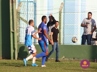 
<a style='margin-left: 5px;' class='btn btn-xs btn-social btn-facebook' href='https://www.facebook.com/sharer/sharer.php?u=https://www.boladovale.com.br/imgs/800-800-90/conteudo/fotos/1630/img4064.jpg' rel='popup' data-width='500' data-height='400'><i class='fa fa-facebook'></i>Compartilhar <span class='hidden-xs'>no Facebook</span>
</a> 
<a class='btn btn-default btn-xs' target='_blank' href='imgs/800-800-90/conteudo/fotos/1630/img4064.jpg'>
<span class='glyphicon glyphicon-cloud-download'></span> Salvar
</a> 
<span></span>
