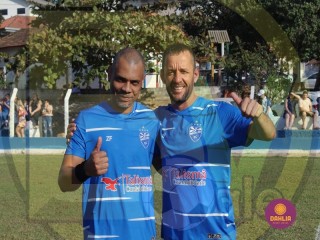 
<a style='margin-left: 5px;' class='btn btn-xs btn-social btn-facebook' href='https://www.facebook.com/sharer/sharer.php?u=https://www.boladovale.com.br/imgs/800-800-90/conteudo/fotos/1632/img4333.jpg' rel='popup' data-width='500' data-height='400'><i class='fa fa-facebook'></i>Compartilhar <span class='hidden-xs'>no Facebook</span>
</a> 
<a class='btn btn-default btn-xs' target='_blank' href='imgs/800-800-90/conteudo/fotos/1632/img4333.jpg'>
<span class='glyphicon glyphicon-cloud-download'></span> Salvar
</a> 
<span></span>