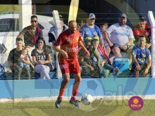 
<a style='margin-left: 5px;' class='btn btn-xs btn-social btn-facebook' href='https://www.facebook.com/sharer/sharer.php?u=https://www.boladovale.com.br/imgs/800-800-90/conteudo/fotos/1632/img4377.jpg' rel='popup' data-width='500' data-height='400'><i class='fa fa-facebook'></i>Compartilhar <span class='hidden-xs'>no Facebook</span>
</a> 
<a class='btn btn-default btn-xs' target='_blank' href='imgs/800-800-90/conteudo/fotos/1632/img4377.jpg'>
<span class='glyphicon glyphicon-cloud-download'></span> Salvar
</a> 
<span></span>