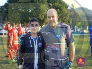 
<a style='margin-left: 5px;' class='btn btn-xs btn-social btn-facebook' href='https://www.facebook.com/sharer/sharer.php?u=https://www.boladovale.com.br/imgs/800-800-90/conteudo/fotos/1632/img4698.jpg' rel='popup' data-width='500' data-height='400'><i class='fa fa-facebook'></i>Compartilhar <span class='hidden-xs'>no Facebook</span>
</a> 
<a class='btn btn-default btn-xs' target='_blank' href='imgs/800-800-90/conteudo/fotos/1632/img4698.jpg'>
<span class='glyphicon glyphicon-cloud-download'></span> Salvar
</a> 
<span></span>