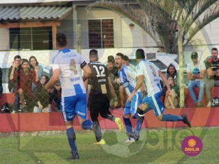 
<a style='margin-left: 5px;' class='btn btn-xs btn-social btn-facebook' href='https://www.facebook.com/sharer/sharer.php?u=https://www.boladovale.com.br/imgs/800-800-90/conteudo/fotos/1634/img4676.jpg' rel='popup' data-width='500' data-height='400'><i class='fa fa-facebook'></i>Compartilhar <span class='hidden-xs'>no Facebook</span>
</a> 
<a class='btn btn-default btn-xs' target='_blank' href='imgs/800-800-90/conteudo/fotos/1634/img4676.jpg'>
<span class='glyphicon glyphicon-cloud-download'></span> Salvar
</a> 
<span></span>