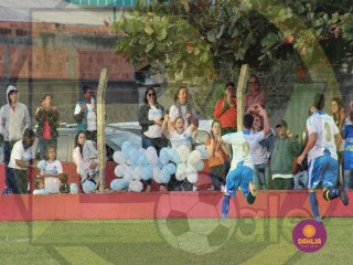 
<a style='margin-left: 5px;' class='btn btn-xs btn-social btn-facebook' href='https://www.facebook.com/sharer/sharer.php?u=https://www.boladovale.com.br/imgs/800-800-90/conteudo/fotos/1634/img4679.jpg' rel='popup' data-width='500' data-height='400'><i class='fa fa-facebook'></i>Compartilhar <span class='hidden-xs'>no Facebook</span>
</a> 
<a class='btn btn-default btn-xs' target='_blank' href='imgs/800-800-90/conteudo/fotos/1634/img4679.jpg'>
<span class='glyphicon glyphicon-cloud-download'></span> Salvar
</a> 
<span></span>