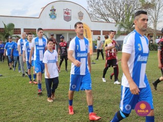 
<a style='margin-left: 5px;' class='btn btn-xs btn-social btn-facebook' href='https://www.facebook.com/sharer/sharer.php?u=https://www.boladovale.com.br/imgs/800-800-90/conteudo/fotos/1635/img5393.jpg' rel='popup' data-width='500' data-height='400'><i class='fa fa-facebook'></i>Compartilhar <span class='hidden-xs'>no Facebook</span>
</a> 
<a class='btn btn-default btn-xs' target='_blank' href='imgs/800-800-90/conteudo/fotos/1635/img5393.jpg'>
<span class='glyphicon glyphicon-cloud-download'></span> Salvar
</a> 
<span></span>