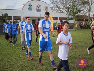 
<a style='margin-left: 5px;' class='btn btn-xs btn-social btn-facebook' href='https://www.facebook.com/sharer/sharer.php?u=https://www.boladovale.com.br/imgs/800-800-90/conteudo/fotos/1635/img5394.jpg' rel='popup' data-width='500' data-height='400'><i class='fa fa-facebook'></i>Compartilhar <span class='hidden-xs'>no Facebook</span>
</a> 
<a class='btn btn-default btn-xs' target='_blank' href='imgs/800-800-90/conteudo/fotos/1635/img5394.jpg'>
<span class='glyphicon glyphicon-cloud-download'></span> Salvar
</a> 
<span></span>