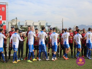 
<a style='margin-left: 5px;' class='btn btn-xs btn-social btn-facebook' href='https://www.facebook.com/sharer/sharer.php?u=https://www.boladovale.com.br/imgs/800-800-90/conteudo/fotos/1635/img5464.jpg' rel='popup' data-width='500' data-height='400'><i class='fa fa-facebook'></i>Compartilhar <span class='hidden-xs'>no Facebook</span>
</a> 
<a class='btn btn-default btn-xs' target='_blank' href='imgs/800-800-90/conteudo/fotos/1635/img5464.jpg'>
<span class='glyphicon glyphicon-cloud-download'></span> Salvar
</a> 
<span></span>
