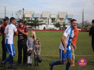 
<a style='margin-left: 5px;' class='btn btn-xs btn-social btn-facebook' href='https://www.facebook.com/sharer/sharer.php?u=https://www.boladovale.com.br/imgs/800-800-90/conteudo/fotos/1635/img5472.jpg' rel='popup' data-width='500' data-height='400'><i class='fa fa-facebook'></i>Compartilhar <span class='hidden-xs'>no Facebook</span>
</a> 
<a class='btn btn-default btn-xs' target='_blank' href='imgs/800-800-90/conteudo/fotos/1635/img5472.jpg'>
<span class='glyphicon glyphicon-cloud-download'></span> Salvar
</a> 
<span></span>