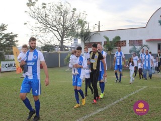 
<a style='margin-left: 5px;' class='btn btn-xs btn-social btn-facebook' href='https://www.facebook.com/sharer/sharer.php?u=https://www.boladovale.com.br/imgs/800-800-90/conteudo/fotos/1635/img5479.jpg' rel='popup' data-width='500' data-height='400'><i class='fa fa-facebook'></i>Compartilhar <span class='hidden-xs'>no Facebook</span>
</a> 
<a class='btn btn-default btn-xs' target='_blank' href='imgs/800-800-90/conteudo/fotos/1635/img5479.jpg'>
<span class='glyphicon glyphicon-cloud-download'></span> Salvar
</a> 
<span></span>