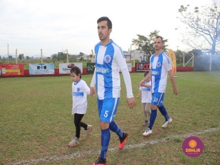 
<a style='margin-left: 5px;' class='btn btn-xs btn-social btn-facebook' href='https://www.facebook.com/sharer/sharer.php?u=https://www.boladovale.com.br/imgs/800-800-90/conteudo/fotos/1635/img5484.jpg' rel='popup' data-width='500' data-height='400'><i class='fa fa-facebook'></i>Compartilhar <span class='hidden-xs'>no Facebook</span>
</a> 
<a class='btn btn-default btn-xs' target='_blank' href='imgs/800-800-90/conteudo/fotos/1635/img5484.jpg'>
<span class='glyphicon glyphicon-cloud-download'></span> Salvar
</a> 
<span></span>
