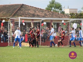 
<a style='margin-left: 5px;' class='btn btn-xs btn-social btn-facebook' href='https://www.facebook.com/sharer/sharer.php?u=https://www.boladovale.com.br/imgs/800-800-90/conteudo/fotos/1635/img5546.jpg' rel='popup' data-width='500' data-height='400'><i class='fa fa-facebook'></i>Compartilhar <span class='hidden-xs'>no Facebook</span>
</a> 
<a class='btn btn-default btn-xs' target='_blank' href='imgs/800-800-90/conteudo/fotos/1635/img5546.jpg'>
<span class='glyphicon glyphicon-cloud-download'></span> Salvar
</a> 
<span></span>