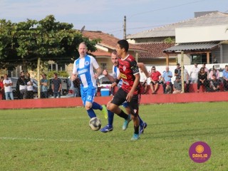 
<a style='margin-left: 5px;' class='btn btn-xs btn-social btn-facebook' href='https://www.facebook.com/sharer/sharer.php?u=https://www.boladovale.com.br/imgs/800-800-90/conteudo/fotos/1635/img5673.jpg' rel='popup' data-width='500' data-height='400'><i class='fa fa-facebook'></i>Compartilhar <span class='hidden-xs'>no Facebook</span>
</a> 
<a class='btn btn-default btn-xs' target='_blank' href='imgs/800-800-90/conteudo/fotos/1635/img5673.jpg'>
<span class='glyphicon glyphicon-cloud-download'></span> Salvar
</a> 
<span></span>