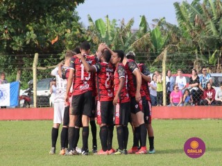 
<a style='margin-left: 5px;' class='btn btn-xs btn-social btn-facebook' href='https://www.facebook.com/sharer/sharer.php?u=https://www.boladovale.com.br/imgs/800-800-90/conteudo/fotos/1635/img5686.jpg' rel='popup' data-width='500' data-height='400'><i class='fa fa-facebook'></i>Compartilhar <span class='hidden-xs'>no Facebook</span>
</a> 
<a class='btn btn-default btn-xs' target='_blank' href='imgs/800-800-90/conteudo/fotos/1635/img5686.jpg'>
<span class='glyphicon glyphicon-cloud-download'></span> Salvar
</a> 
<span></span>