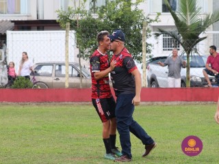 
<a style='margin-left: 5px;' class='btn btn-xs btn-social btn-facebook' href='https://www.facebook.com/sharer/sharer.php?u=https://www.boladovale.com.br/imgs/800-800-90/conteudo/fotos/1635/img5722.jpg' rel='popup' data-width='500' data-height='400'><i class='fa fa-facebook'></i>Compartilhar <span class='hidden-xs'>no Facebook</span>
</a> 
<a class='btn btn-default btn-xs' target='_blank' href='imgs/800-800-90/conteudo/fotos/1635/img5722.jpg'>
<span class='glyphicon glyphicon-cloud-download'></span> Salvar
</a> 
<span></span>