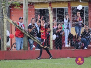 
<a style='margin-left: 5px;' class='btn btn-xs btn-social btn-facebook' href='https://www.facebook.com/sharer/sharer.php?u=https://www.boladovale.com.br/imgs/800-800-90/conteudo/fotos/1635/img5747.jpg' rel='popup' data-width='500' data-height='400'><i class='fa fa-facebook'></i>Compartilhar <span class='hidden-xs'>no Facebook</span>
</a> 
<a class='btn btn-default btn-xs' target='_blank' href='imgs/800-800-90/conteudo/fotos/1635/img5747.jpg'>
<span class='glyphicon glyphicon-cloud-download'></span> Salvar
</a> 
<span></span>