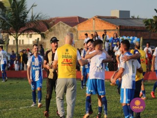 
<a style='margin-left: 5px;' class='btn btn-xs btn-social btn-facebook' href='https://www.facebook.com/sharer/sharer.php?u=https://www.boladovale.com.br/imgs/800-800-90/conteudo/fotos/1635/img5805.jpg' rel='popup' data-width='500' data-height='400'><i class='fa fa-facebook'></i>Compartilhar <span class='hidden-xs'>no Facebook</span>
</a> 
<a class='btn btn-default btn-xs' target='_blank' href='imgs/800-800-90/conteudo/fotos/1635/img5805.jpg'>
<span class='glyphicon glyphicon-cloud-download'></span> Salvar
</a> 
<span></span>