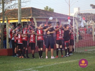 
<a style='margin-left: 5px;' class='btn btn-xs btn-social btn-facebook' href='https://www.facebook.com/sharer/sharer.php?u=https://www.boladovale.com.br/imgs/800-800-90/conteudo/fotos/1635/img5826.jpg' rel='popup' data-width='500' data-height='400'><i class='fa fa-facebook'></i>Compartilhar <span class='hidden-xs'>no Facebook</span>
</a> 
<a class='btn btn-default btn-xs' target='_blank' href='imgs/800-800-90/conteudo/fotos/1635/img5826.jpg'>
<span class='glyphicon glyphicon-cloud-download'></span> Salvar
</a> 
<span></span>