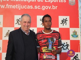 
<a style='margin-left: 5px;' class='btn btn-xs btn-social btn-facebook' href='https://www.facebook.com/sharer/sharer.php?u=https://www.boladovale.com.br/imgs/800-800-90/conteudo/fotos/1636/img5843.jpg' rel='popup' data-width='500' data-height='400'><i class='fa fa-facebook'></i>Compartilhar <span class='hidden-xs'>no Facebook</span>
</a> 
<a class='btn btn-default btn-xs' target='_blank' href='imgs/800-800-90/conteudo/fotos/1636/img5843.jpg'>
<span class='glyphicon glyphicon-cloud-download'></span> Salvar
</a> 
<span></span>