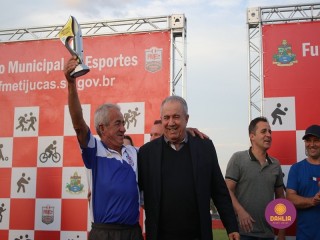 
<a style='margin-left: 5px;' class='btn btn-xs btn-social btn-facebook' href='https://www.facebook.com/sharer/sharer.php?u=https://www.boladovale.com.br/imgs/800-800-90/conteudo/fotos/1636/img5856.jpg' rel='popup' data-width='500' data-height='400'><i class='fa fa-facebook'></i>Compartilhar <span class='hidden-xs'>no Facebook</span>
</a> 
<a class='btn btn-default btn-xs' target='_blank' href='imgs/800-800-90/conteudo/fotos/1636/img5856.jpg'>
<span class='glyphicon glyphicon-cloud-download'></span> Salvar
</a> 
<span></span>
