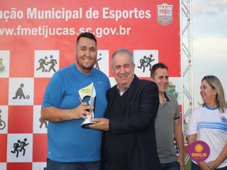 
<a style='margin-left: 5px;' class='btn btn-xs btn-social btn-facebook' href='https://www.facebook.com/sharer/sharer.php?u=https://www.boladovale.com.br/imgs/800-800-90/conteudo/fotos/1636/img5864.jpg' rel='popup' data-width='500' data-height='400'><i class='fa fa-facebook'></i>Compartilhar <span class='hidden-xs'>no Facebook</span>
</a> 
<a class='btn btn-default btn-xs' target='_blank' href='imgs/800-800-90/conteudo/fotos/1636/img5864.jpg'>
<span class='glyphicon glyphicon-cloud-download'></span> Salvar
</a> 
<span></span>