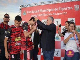 
<a style='margin-left: 5px;' class='btn btn-xs btn-social btn-facebook' href='https://www.facebook.com/sharer/sharer.php?u=https://www.boladovale.com.br/imgs/800-800-90/conteudo/fotos/1636/img5879.jpg' rel='popup' data-width='500' data-height='400'><i class='fa fa-facebook'></i>Compartilhar <span class='hidden-xs'>no Facebook</span>
</a> 
<a class='btn btn-default btn-xs' target='_blank' href='imgs/800-800-90/conteudo/fotos/1636/img5879.jpg'>
<span class='glyphicon glyphicon-cloud-download'></span> Salvar
</a> 
<span></span>