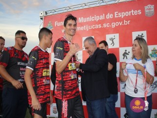 
<a style='margin-left: 5px;' class='btn btn-xs btn-social btn-facebook' href='https://www.facebook.com/sharer/sharer.php?u=https://www.boladovale.com.br/imgs/800-800-90/conteudo/fotos/1636/img5880.jpg' rel='popup' data-width='500' data-height='400'><i class='fa fa-facebook'></i>Compartilhar <span class='hidden-xs'>no Facebook</span>
</a> 
<a class='btn btn-default btn-xs' target='_blank' href='imgs/800-800-90/conteudo/fotos/1636/img5880.jpg'>
<span class='glyphicon glyphicon-cloud-download'></span> Salvar
</a> 
<span></span>