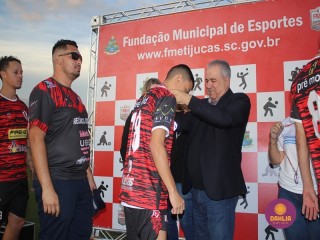 
<a style='margin-left: 5px;' class='btn btn-xs btn-social btn-facebook' href='https://www.facebook.com/sharer/sharer.php?u=https://www.boladovale.com.br/imgs/800-800-90/conteudo/fotos/1636/img5881.jpg' rel='popup' data-width='500' data-height='400'><i class='fa fa-facebook'></i>Compartilhar <span class='hidden-xs'>no Facebook</span>
</a> 
<a class='btn btn-default btn-xs' target='_blank' href='imgs/800-800-90/conteudo/fotos/1636/img5881.jpg'>
<span class='glyphicon glyphicon-cloud-download'></span> Salvar
</a> 
<span></span>