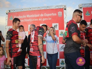 
<a style='margin-left: 5px;' class='btn btn-xs btn-social btn-facebook' href='https://www.facebook.com/sharer/sharer.php?u=https://www.boladovale.com.br/imgs/800-800-90/conteudo/fotos/1636/img5883.jpg' rel='popup' data-width='500' data-height='400'><i class='fa fa-facebook'></i>Compartilhar <span class='hidden-xs'>no Facebook</span>
</a> 
<a class='btn btn-default btn-xs' target='_blank' href='imgs/800-800-90/conteudo/fotos/1636/img5883.jpg'>
<span class='glyphicon glyphicon-cloud-download'></span> Salvar
</a> 
<span></span>