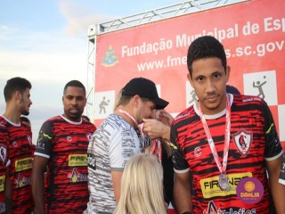 
<a style='margin-left: 5px;' class='btn btn-xs btn-social btn-facebook' href='https://www.facebook.com/sharer/sharer.php?u=https://www.boladovale.com.br/imgs/800-800-90/conteudo/fotos/1636/img5889.jpg' rel='popup' data-width='500' data-height='400'><i class='fa fa-facebook'></i>Compartilhar <span class='hidden-xs'>no Facebook</span>
</a> 
<a class='btn btn-default btn-xs' target='_blank' href='imgs/800-800-90/conteudo/fotos/1636/img5889.jpg'>
<span class='glyphicon glyphicon-cloud-download'></span> Salvar
</a> 
<span></span>