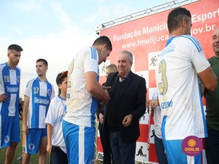 
<a style='margin-left: 5px;' class='btn btn-xs btn-social btn-facebook' href='https://www.facebook.com/sharer/sharer.php?u=https://www.boladovale.com.br/imgs/800-800-90/conteudo/fotos/1636/img5906.jpg' rel='popup' data-width='500' data-height='400'><i class='fa fa-facebook'></i>Compartilhar <span class='hidden-xs'>no Facebook</span>
</a> 
<a class='btn btn-default btn-xs' target='_blank' href='imgs/800-800-90/conteudo/fotos/1636/img5906.jpg'>
<span class='glyphicon glyphicon-cloud-download'></span> Salvar
</a> 
<span></span>