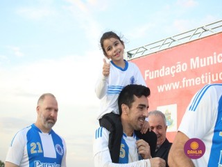 
<a style='margin-left: 5px;' class='btn btn-xs btn-social btn-facebook' href='https://www.facebook.com/sharer/sharer.php?u=https://www.boladovale.com.br/imgs/800-800-90/conteudo/fotos/1636/img5912.jpg' rel='popup' data-width='500' data-height='400'><i class='fa fa-facebook'></i>Compartilhar <span class='hidden-xs'>no Facebook</span>
</a> 
<a class='btn btn-default btn-xs' target='_blank' href='imgs/800-800-90/conteudo/fotos/1636/img5912.jpg'>
<span class='glyphicon glyphicon-cloud-download'></span> Salvar
</a> 
<span></span>