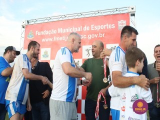 
<a style='margin-left: 5px;' class='btn btn-xs btn-social btn-facebook' href='https://www.facebook.com/sharer/sharer.php?u=https://www.boladovale.com.br/imgs/800-800-90/conteudo/fotos/1636/img5915.jpg' rel='popup' data-width='500' data-height='400'><i class='fa fa-facebook'></i>Compartilhar <span class='hidden-xs'>no Facebook</span>
</a> 
<a class='btn btn-default btn-xs' target='_blank' href='imgs/800-800-90/conteudo/fotos/1636/img5915.jpg'>
<span class='glyphicon glyphicon-cloud-download'></span> Salvar
</a> 
<span></span>