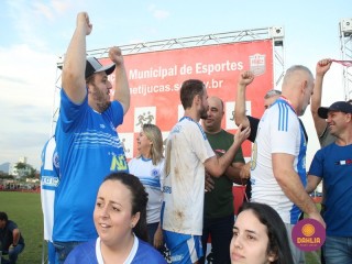 
<a style='margin-left: 5px;' class='btn btn-xs btn-social btn-facebook' href='https://www.facebook.com/sharer/sharer.php?u=https://www.boladovale.com.br/imgs/800-800-90/conteudo/fotos/1636/img5917.jpg' rel='popup' data-width='500' data-height='400'><i class='fa fa-facebook'></i>Compartilhar <span class='hidden-xs'>no Facebook</span>
</a> 
<a class='btn btn-default btn-xs' target='_blank' href='imgs/800-800-90/conteudo/fotos/1636/img5917.jpg'>
<span class='glyphicon glyphicon-cloud-download'></span> Salvar
</a> 
<span></span>