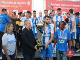 
<a style='margin-left: 5px;' class='btn btn-xs btn-social btn-facebook' href='https://www.facebook.com/sharer/sharer.php?u=https://www.boladovale.com.br/imgs/800-800-90/conteudo/fotos/1636/img5924.jpg' rel='popup' data-width='500' data-height='400'><i class='fa fa-facebook'></i>Compartilhar <span class='hidden-xs'>no Facebook</span>
</a> 
<a class='btn btn-default btn-xs' target='_blank' href='imgs/800-800-90/conteudo/fotos/1636/img5924.jpg'>
<span class='glyphicon glyphicon-cloud-download'></span> Salvar
</a> 
<span></span>