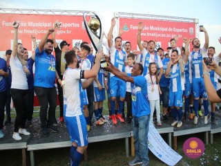
<a style='margin-left: 5px;' class='btn btn-xs btn-social btn-facebook' href='https://www.facebook.com/sharer/sharer.php?u=https://www.boladovale.com.br/imgs/800-800-90/conteudo/fotos/1636/img5949.jpg' rel='popup' data-width='500' data-height='400'><i class='fa fa-facebook'></i>Compartilhar <span class='hidden-xs'>no Facebook</span>
</a> 
<a class='btn btn-default btn-xs' target='_blank' href='imgs/800-800-90/conteudo/fotos/1636/img5949.jpg'>
<span class='glyphicon glyphicon-cloud-download'></span> Salvar
</a> 
<span></span>