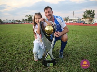 
<a style='margin-left: 5px;' class='btn btn-xs btn-social btn-facebook' href='https://www.facebook.com/sharer/sharer.php?u=https://www.boladovale.com.br/imgs/800-800-90/conteudo/fotos/1636/img6019.jpg' rel='popup' data-width='500' data-height='400'><i class='fa fa-facebook'></i>Compartilhar <span class='hidden-xs'>no Facebook</span>
</a> 
<a class='btn btn-default btn-xs' target='_blank' href='imgs/800-800-90/conteudo/fotos/1636/img6019.jpg'>
<span class='glyphicon glyphicon-cloud-download'></span> Salvar
</a> 
<span></span>