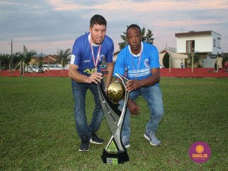 
<a style='margin-left: 5px;' class='btn btn-xs btn-social btn-facebook' href='https://www.facebook.com/sharer/sharer.php?u=https://www.boladovale.com.br/imgs/800-800-90/conteudo/fotos/1636/img6045.jpg' rel='popup' data-width='500' data-height='400'><i class='fa fa-facebook'></i>Compartilhar <span class='hidden-xs'>no Facebook</span>
</a> 
<a class='btn btn-default btn-xs' target='_blank' href='imgs/800-800-90/conteudo/fotos/1636/img6045.jpg'>
<span class='glyphicon glyphicon-cloud-download'></span> Salvar
</a> 
<span></span>