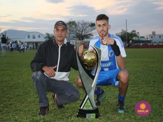 
<a style='margin-left: 5px;' class='btn btn-xs btn-social btn-facebook' href='https://www.facebook.com/sharer/sharer.php?u=https://www.boladovale.com.br/imgs/800-800-90/conteudo/fotos/1636/img6053.jpg' rel='popup' data-width='500' data-height='400'><i class='fa fa-facebook'></i>Compartilhar <span class='hidden-xs'>no Facebook</span>
</a> 
<a class='btn btn-default btn-xs' target='_blank' href='imgs/800-800-90/conteudo/fotos/1636/img6053.jpg'>
<span class='glyphicon glyphicon-cloud-download'></span> Salvar
</a> 
<span></span>