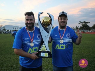 
<a style='margin-left: 5px;' class='btn btn-xs btn-social btn-facebook' href='https://www.facebook.com/sharer/sharer.php?u=https://www.boladovale.com.br/imgs/800-800-90/conteudo/fotos/1636/img6062.jpg' rel='popup' data-width='500' data-height='400'><i class='fa fa-facebook'></i>Compartilhar <span class='hidden-xs'>no Facebook</span>
</a> 
<a class='btn btn-default btn-xs' target='_blank' href='imgs/800-800-90/conteudo/fotos/1636/img6062.jpg'>
<span class='glyphicon glyphicon-cloud-download'></span> Salvar
</a> 
<span></span>