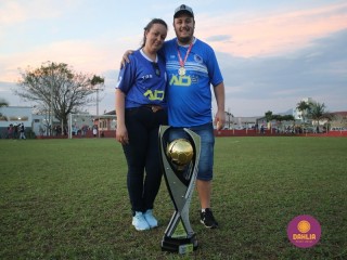 
<a style='margin-left: 5px;' class='btn btn-xs btn-social btn-facebook' href='https://www.facebook.com/sharer/sharer.php?u=https://www.boladovale.com.br/imgs/800-800-90/conteudo/fotos/1636/img6067.jpg' rel='popup' data-width='500' data-height='400'><i class='fa fa-facebook'></i>Compartilhar <span class='hidden-xs'>no Facebook</span>
</a> 
<a class='btn btn-default btn-xs' target='_blank' href='imgs/800-800-90/conteudo/fotos/1636/img6067.jpg'>
<span class='glyphicon glyphicon-cloud-download'></span> Salvar
</a> 
<span></span>