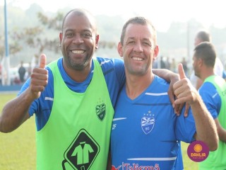 
<a style='margin-left: 5px;' class='btn btn-xs btn-social btn-facebook' href='https://www.facebook.com/sharer/sharer.php?u=https://www.boladovale.com.br/imgs/800-800-90/conteudo/fotos/1637/img5044.jpg' rel='popup' data-width='500' data-height='400'><i class='fa fa-facebook'></i>Compartilhar <span class='hidden-xs'>no Facebook</span>
</a> 
<a class='btn btn-default btn-xs' target='_blank' href='imgs/800-800-90/conteudo/fotos/1637/img5044.jpg'>
<span class='glyphicon glyphicon-cloud-download'></span> Salvar
</a> 
<span></span>