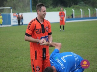 
<a style='margin-left: 5px;' class='btn btn-xs btn-social btn-facebook' href='https://www.facebook.com/sharer/sharer.php?u=https://www.boladovale.com.br/imgs/800-800-90/conteudo/fotos/1637/img5197.jpg' rel='popup' data-width='500' data-height='400'><i class='fa fa-facebook'></i>Compartilhar <span class='hidden-xs'>no Facebook</span>
</a> 
<a class='btn btn-default btn-xs' target='_blank' href='imgs/800-800-90/conteudo/fotos/1637/img5197.jpg'>
<span class='glyphicon glyphicon-cloud-download'></span> Salvar
</a> 
<span></span>