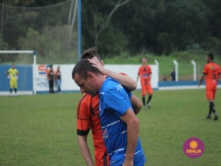 
<a style='margin-left: 5px;' class='btn btn-xs btn-social btn-facebook' href='https://www.facebook.com/sharer/sharer.php?u=https://www.boladovale.com.br/imgs/800-800-90/conteudo/fotos/1637/img5198.jpg' rel='popup' data-width='500' data-height='400'><i class='fa fa-facebook'></i>Compartilhar <span class='hidden-xs'>no Facebook</span>
</a> 
<a class='btn btn-default btn-xs' target='_blank' href='imgs/800-800-90/conteudo/fotos/1637/img5198.jpg'>
<span class='glyphicon glyphicon-cloud-download'></span> Salvar
</a> 
<span></span>