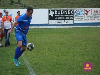 
<a style='margin-left: 5px;' class='btn btn-xs btn-social btn-facebook' href='https://www.facebook.com/sharer/sharer.php?u=https://www.boladovale.com.br/imgs/800-800-90/conteudo/fotos/1637/img5205.jpg' rel='popup' data-width='500' data-height='400'><i class='fa fa-facebook'></i>Compartilhar <span class='hidden-xs'>no Facebook</span>
</a> 
<a class='btn btn-default btn-xs' target='_blank' href='imgs/800-800-90/conteudo/fotos/1637/img5205.jpg'>
<span class='glyphicon glyphicon-cloud-download'></span> Salvar
</a> 
<span></span>