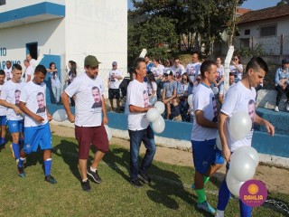 
<a style='margin-left: 5px;' class='btn btn-xs btn-social btn-facebook' href='https://www.facebook.com/sharer/sharer.php?u=https://www.boladovale.com.br/imgs/800-800-90/conteudo/fotos/1637/img6593.jpg' rel='popup' data-width='500' data-height='400'><i class='fa fa-facebook'></i>Compartilhar <span class='hidden-xs'>no Facebook</span>
</a> 
<a class='btn btn-default btn-xs' target='_blank' href='imgs/800-800-90/conteudo/fotos/1637/img6593.jpg'>
<span class='glyphicon glyphicon-cloud-download'></span> Salvar
</a> 
<span></span>